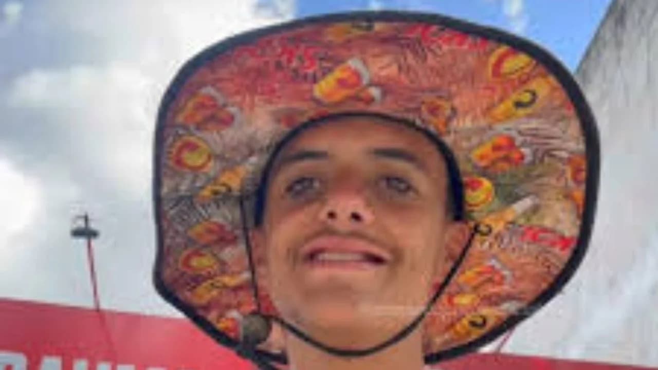 Jovem fica ferido após acidente em brinquedo de parque na Praça Mestre Dominguinhos, em Garanhuns