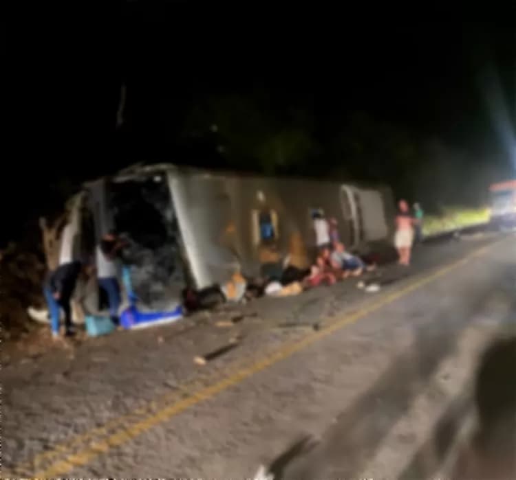 TRAGÉDIA ATUALIZADA: Número de Mortos em Acidente de Ônibus na BR-423, em Saloá, Sobe Para 17; SDS Investiga Falha Mecânica
