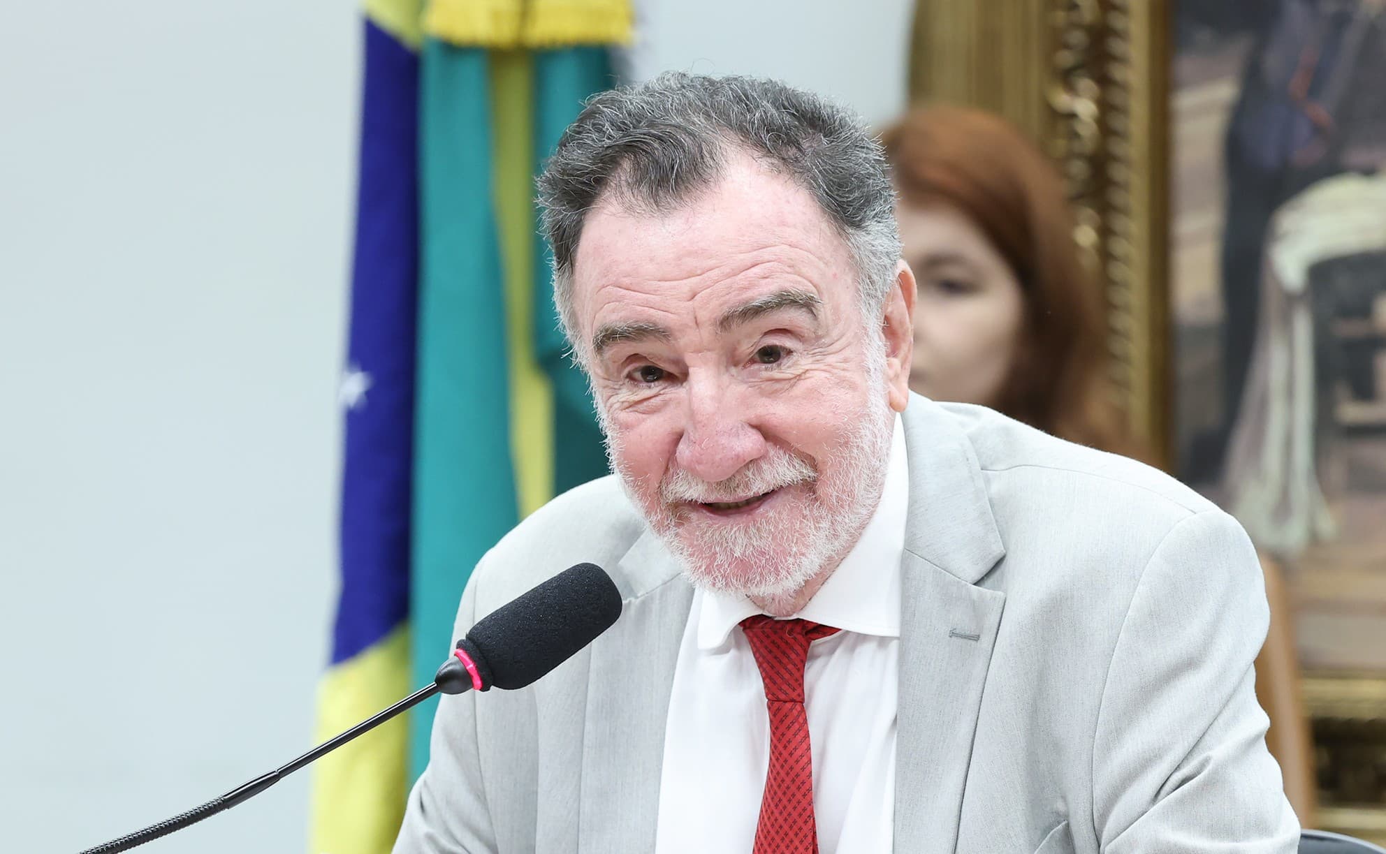 Cenário eleitoral em Minas Gerais: Patrus Ananias surge como nome favorito de Lula para o governo