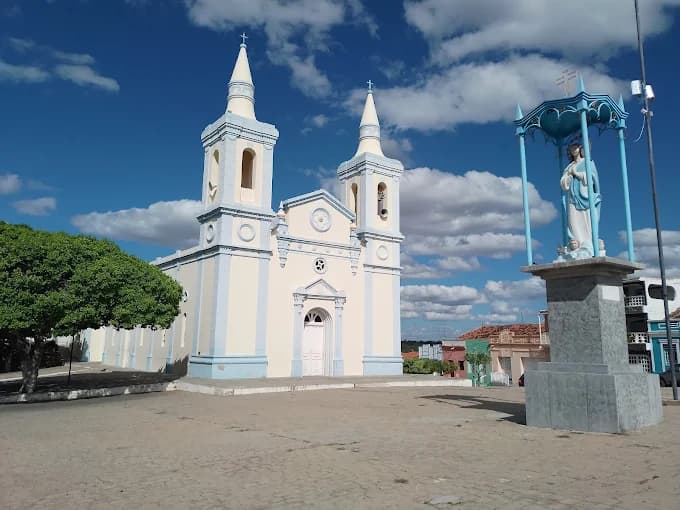 Igreja de Nossa Senhora da Conceição, em Sertânia, é interditada por risco de desabamento