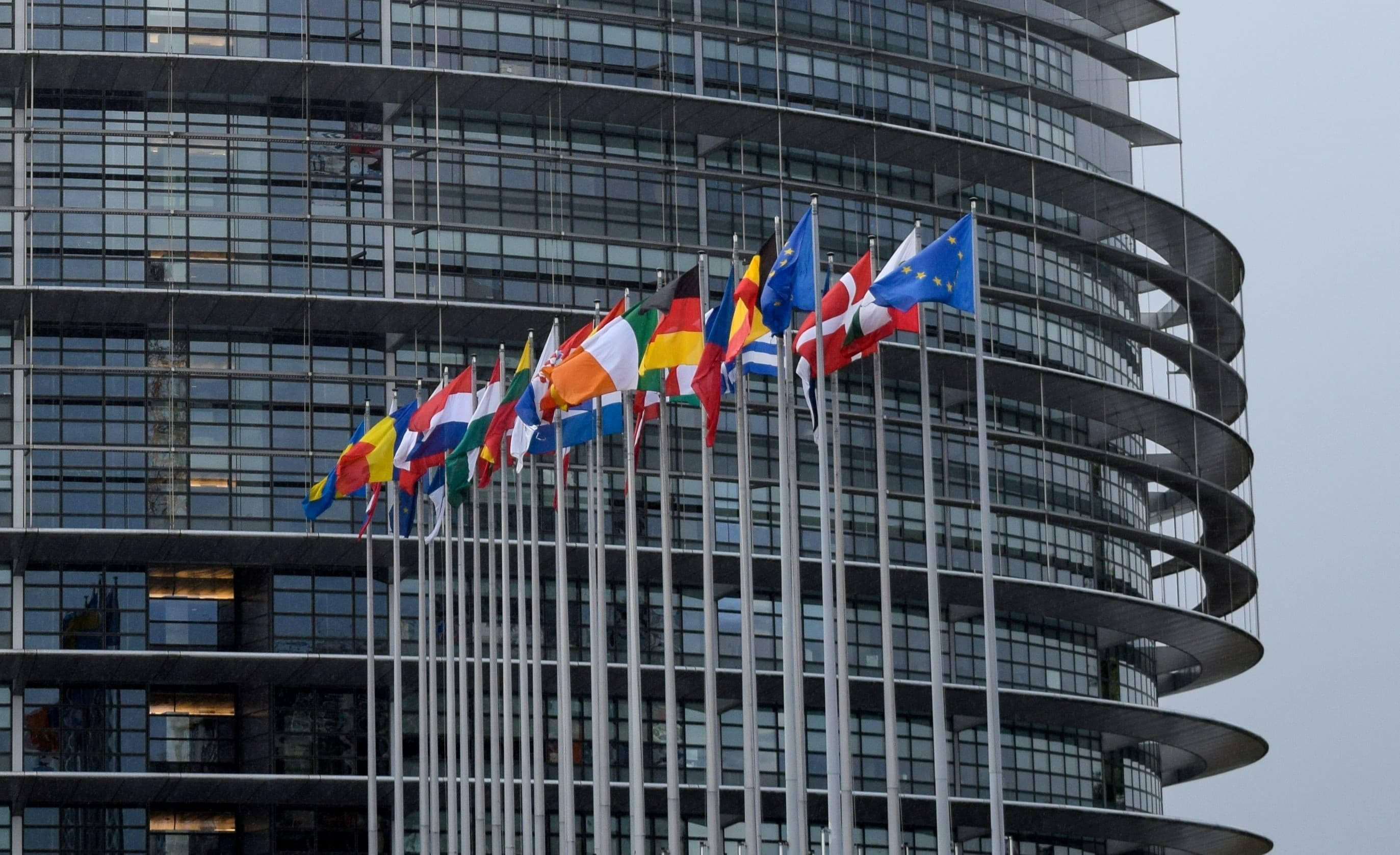 União Europeia cobra cumprimento de acordos comerciais após ameaças de Trump à Espanha