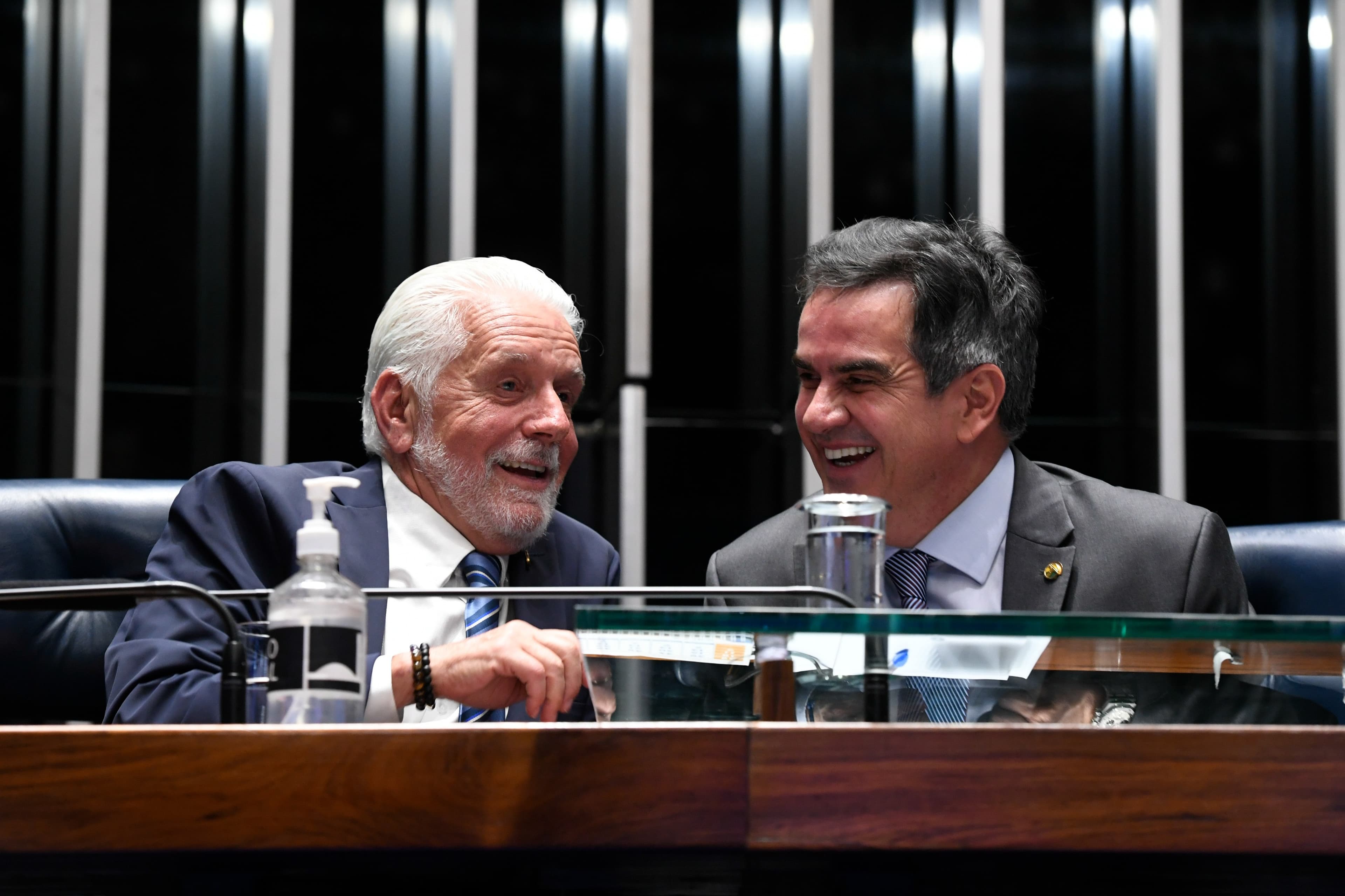 Operação da PF coloca líder do governo Jaques Wagner sob investigação por articulação de emenda polêmica