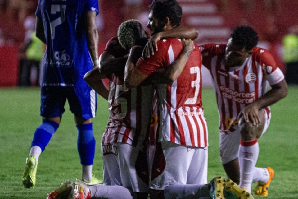 Náutico vence o Confiança nos Aflitos, chega a primeira vitória e deixa o Z4 da Série C