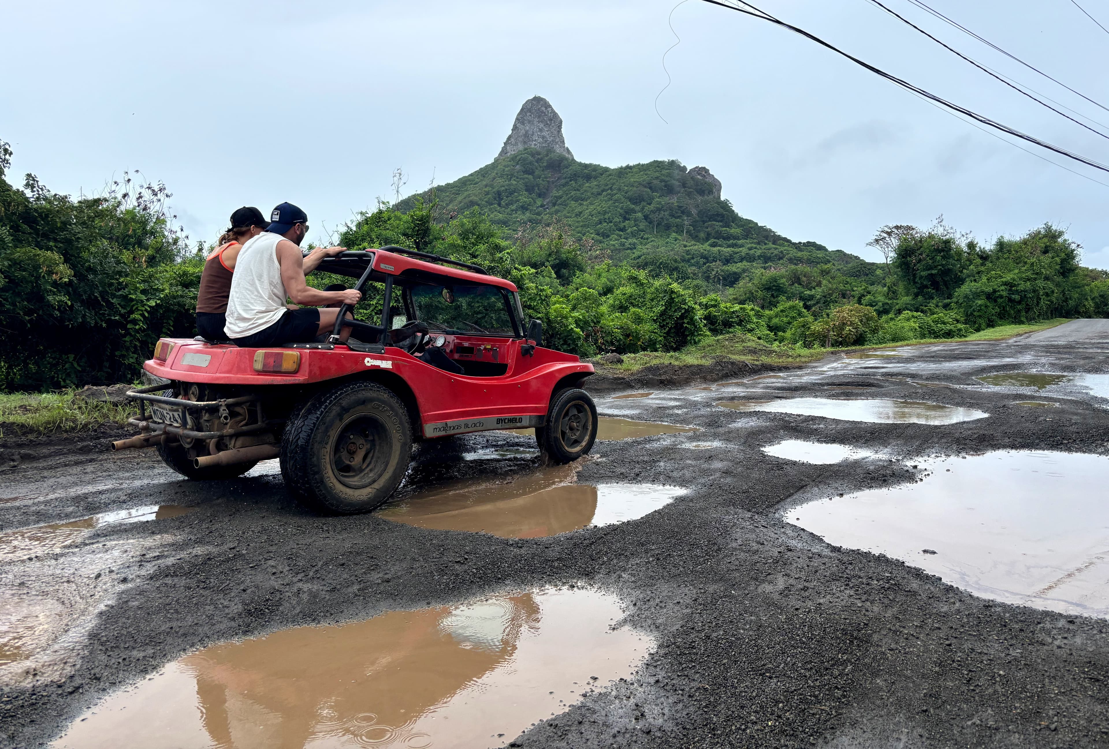 Chuva provoca erosão e paralisa transporte escolar em Fernando de Noronha