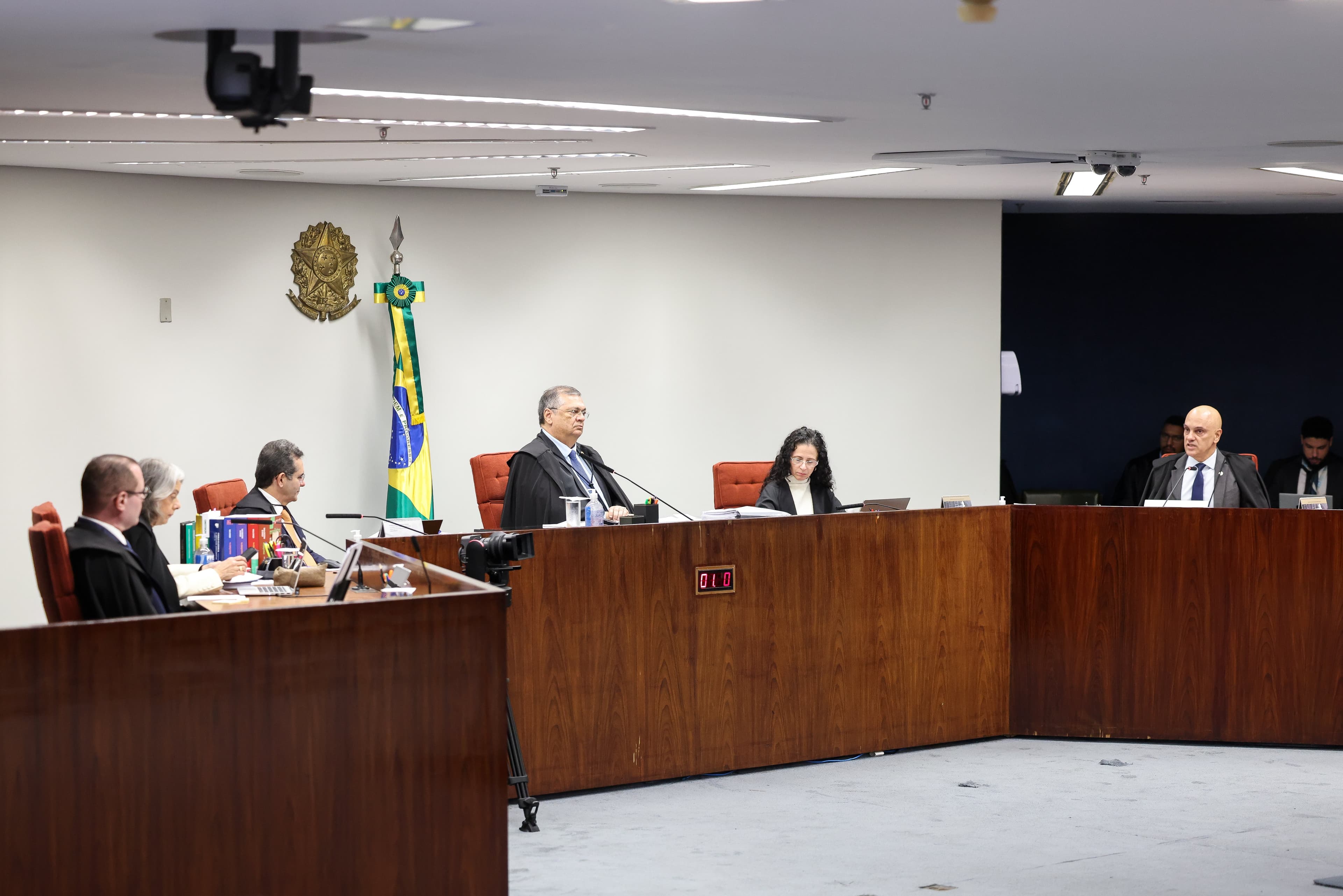 STF condena Eduardo Bolsonaro por coação em caso de trama golpista