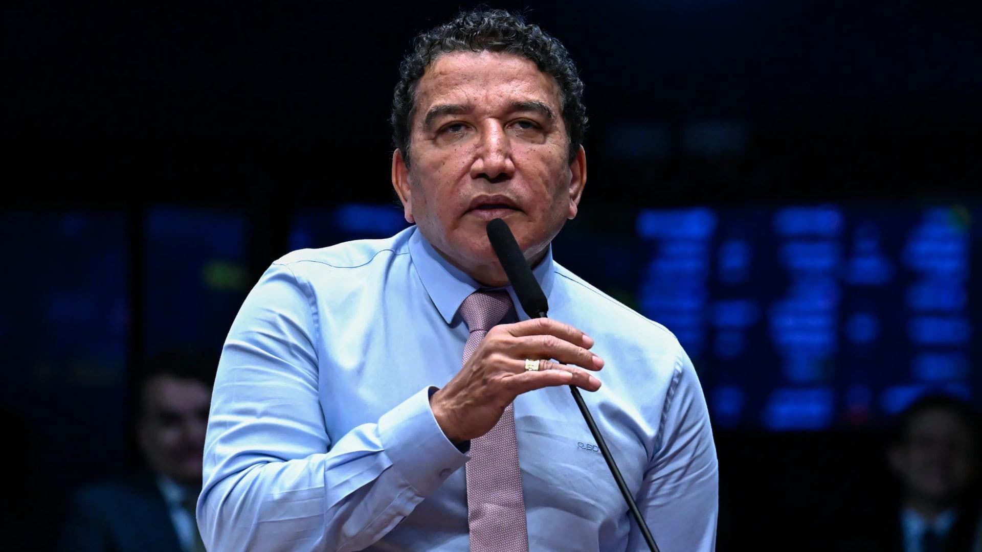 Justiça torna senador Magno Malta réu por ofensas contra homem preso injustamente