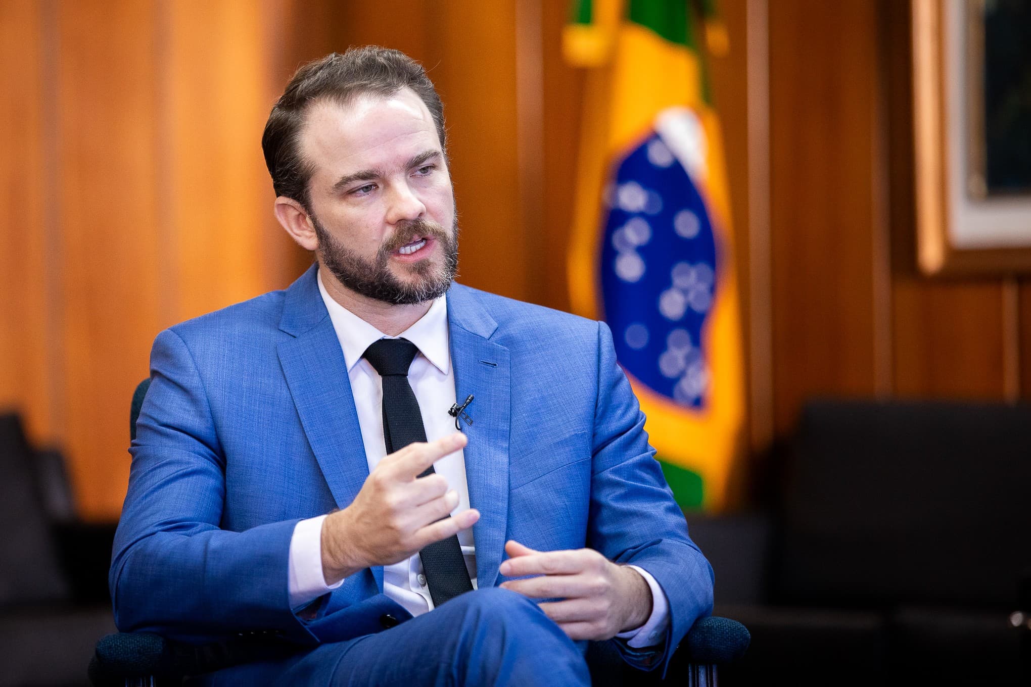 Dario Durigan nega que gestão fiscal seja única causa dos juros elevados e defende ajuste nas contas públicas