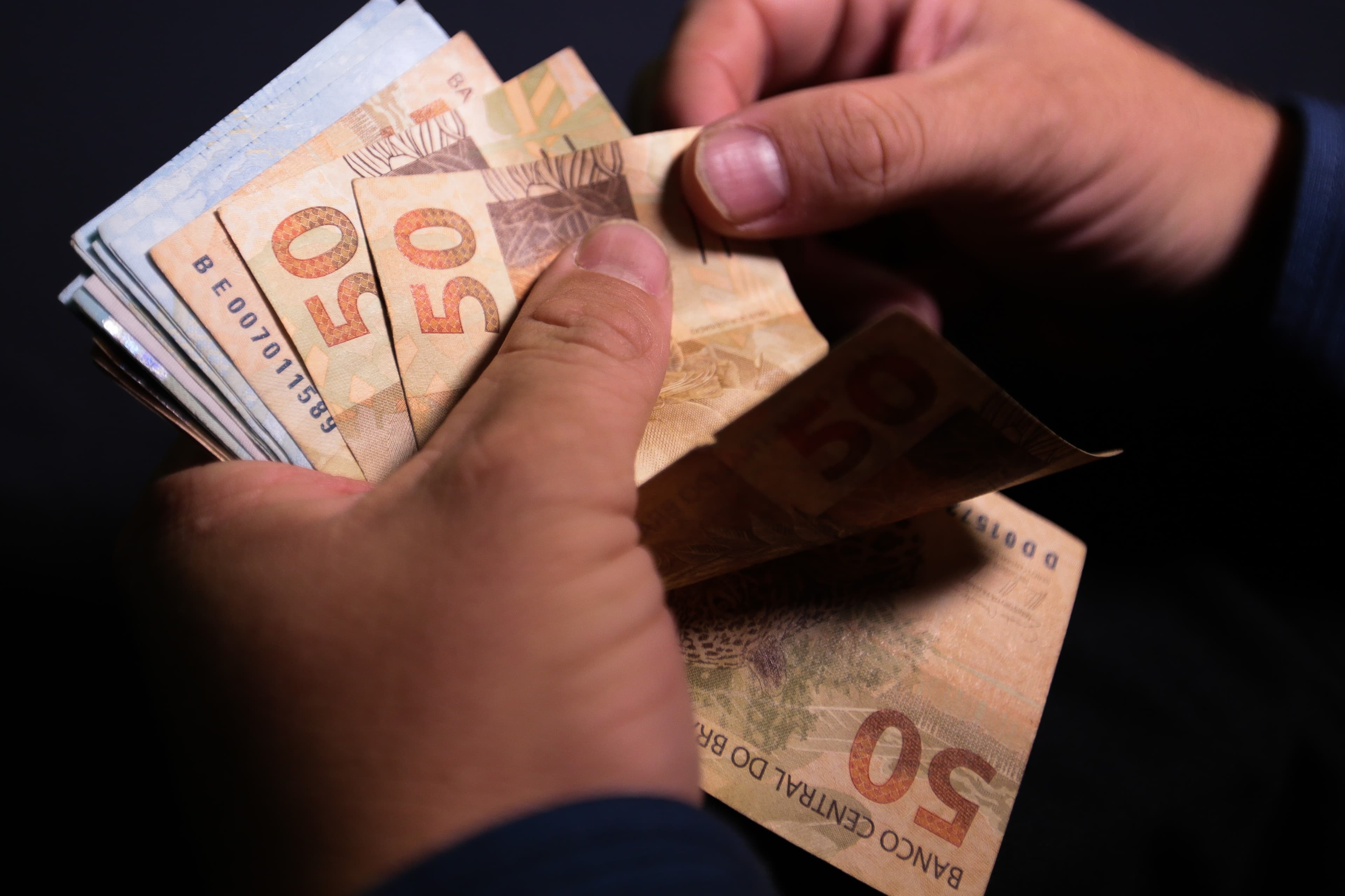 Mais de R$ 10 bilhões continuam esquecidos em bancos; saiba como realizar o resgate
