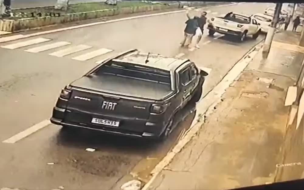 Polícia Civil investiga agressão a idoso flagrada por câmera de segurança em Minas Gerais