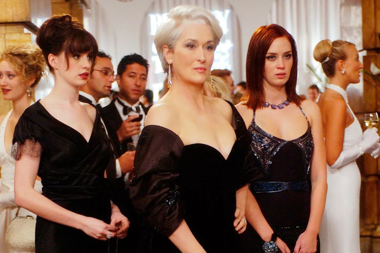 O legado de Miranda Priestly: O cinema revisita o assédio no trabalho enquanto o mercado oscila entre a flexibilidade e o controle