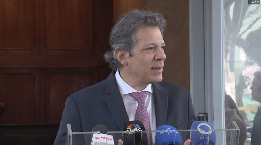 Governo Federal e Estados em impasse sobre redução do ICMS nos combustíveis