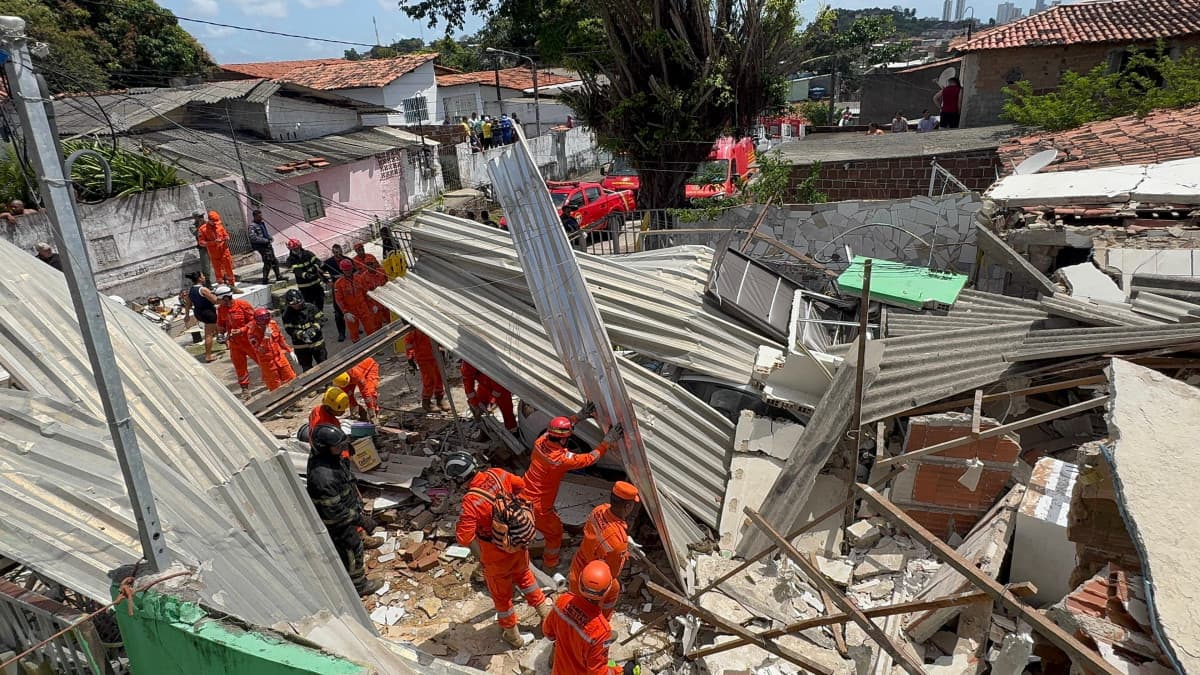 TRAGÉDIA NA RMR: Desabamento de Casas em Olinda Deixa Ao Menos Um Morto e Quatro Feridos; Suspeita é de Explosão de Gás