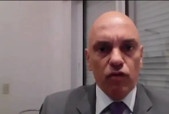Moraes revoga bloqueio de redes sociais da deputada Carla Zambelli
