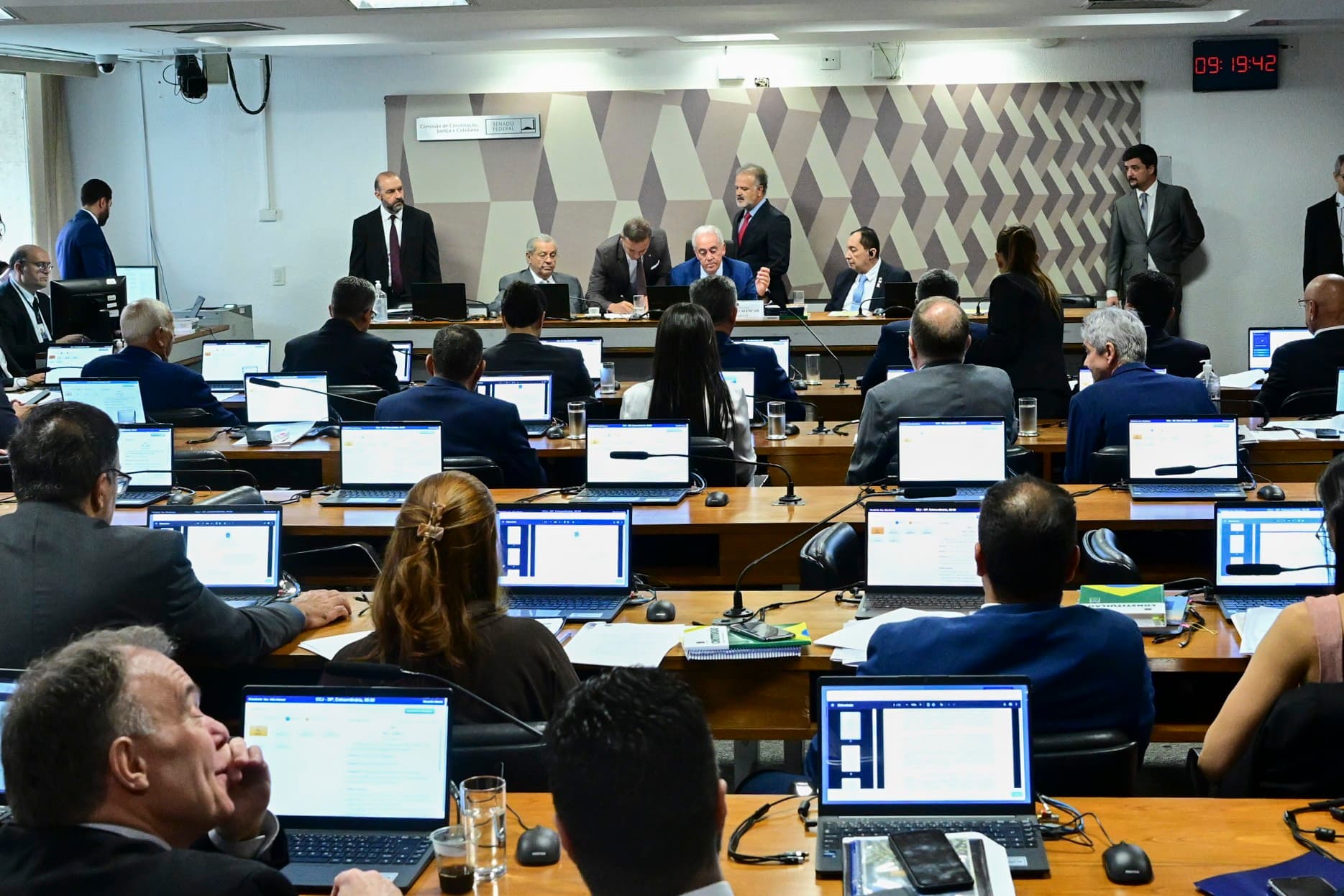 CCJ do Senado avalia PEC que extingue aposentadoria compulsória como punição a magistrados