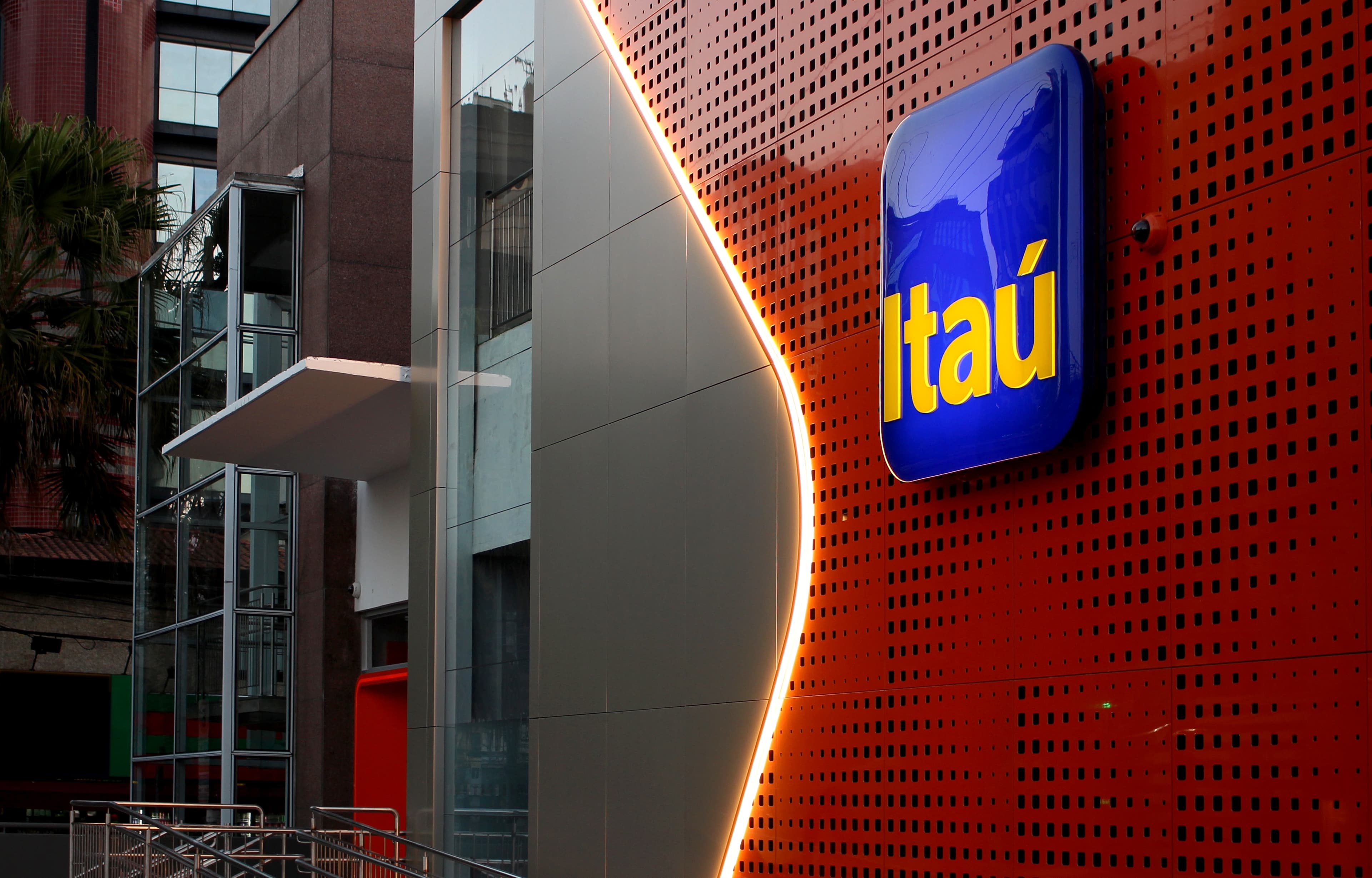 Itaú Unibanco amplia exigência de trabalho presencial para colaboradores