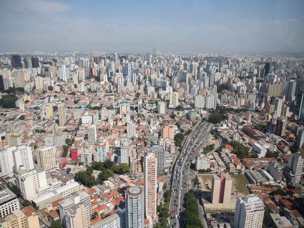 Brasil registra aumento no número de imóveis alugados e expansão da verticalização urbana