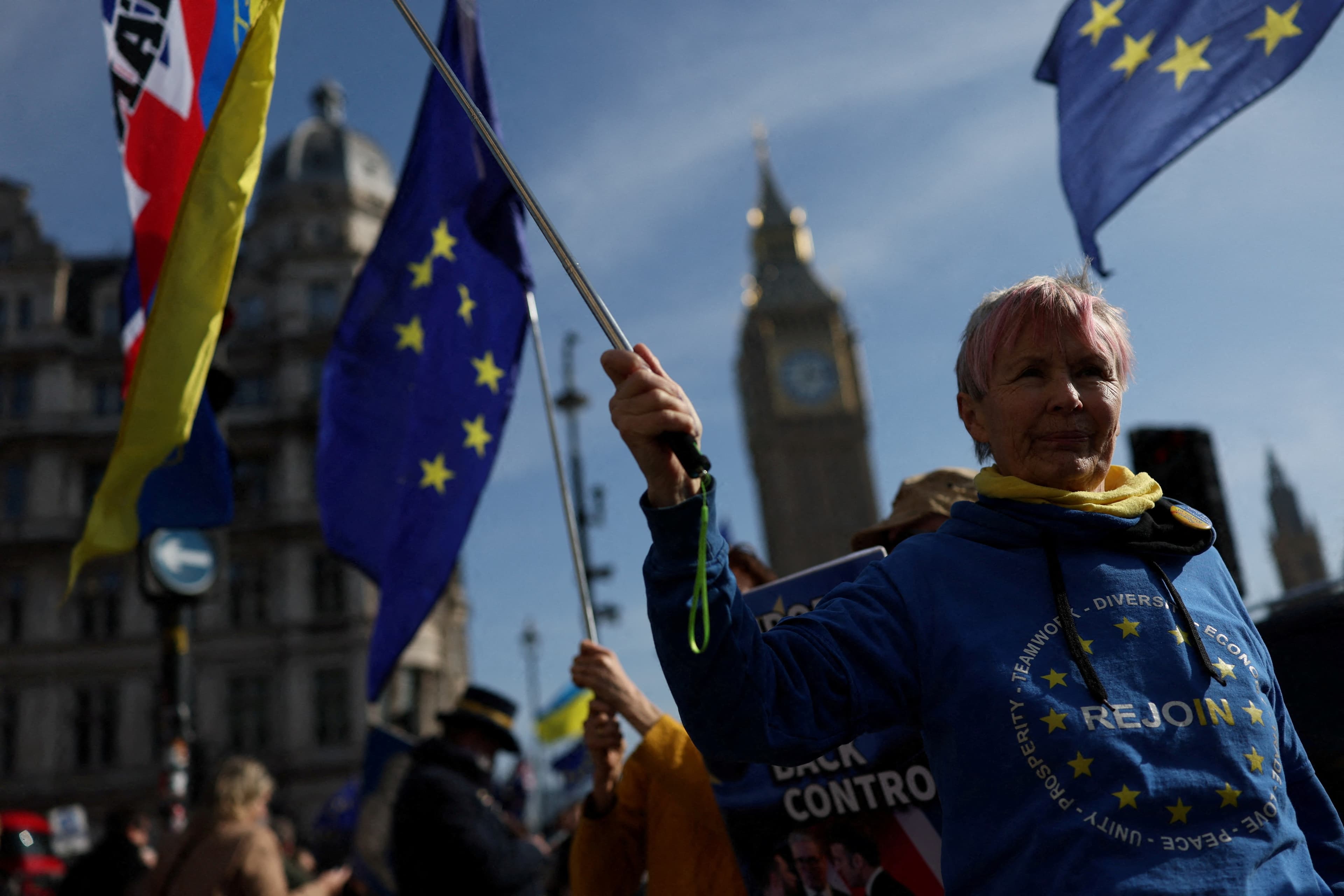 O fantasma do Brexit: Reingresso na União Europeia volta ao centro do debate político britânico