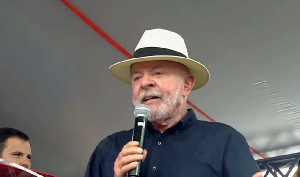 Presidente Lula reafirma apoio ao fim da escala de trabalho 6x1 durante entrega de moradias em Manaus