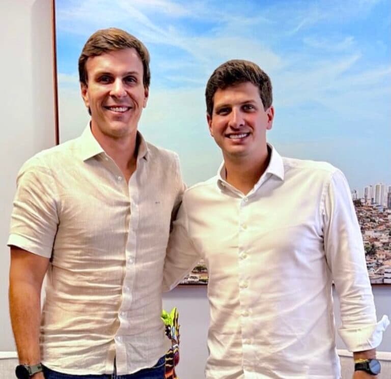 Miguel Coelho consolida aliança com João Campos e encerra especulações para 2026