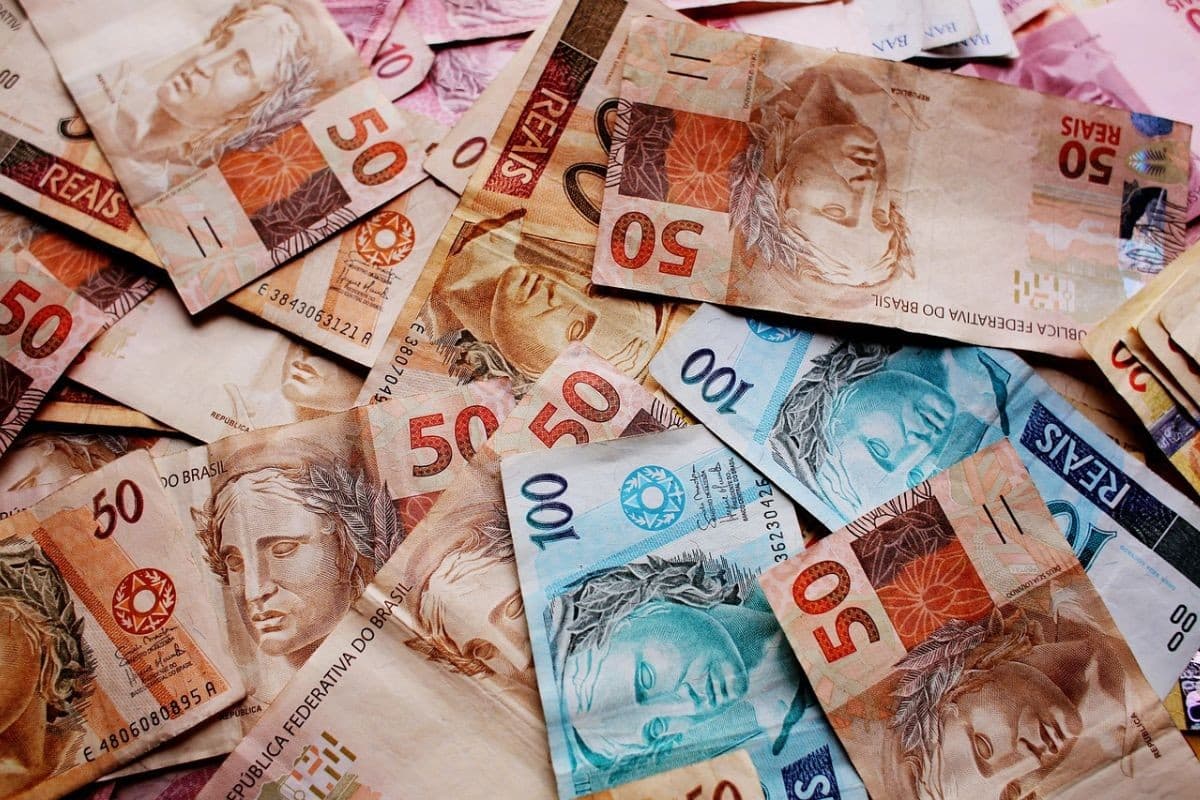 Governo Federal projeta salário mínimo de R$ 1.717 para 2027