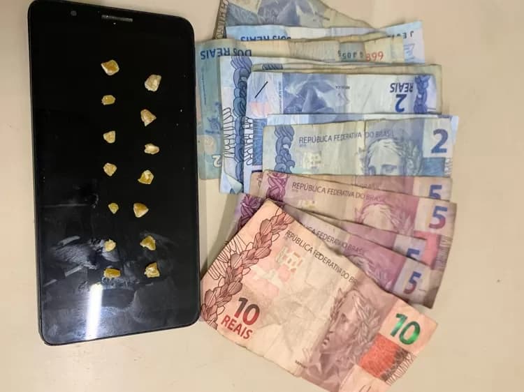 Mulher é presa com pedras de crack no Centro de Garanhuns