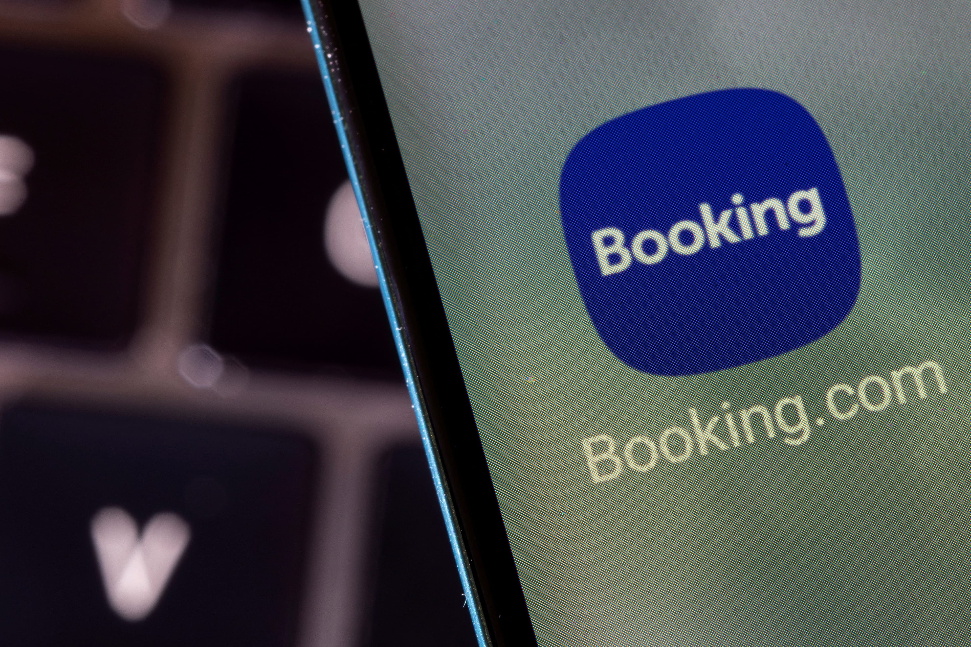 Booking.com Confirma Invasão e Alerta Clientes sobre Vazamento de Dados