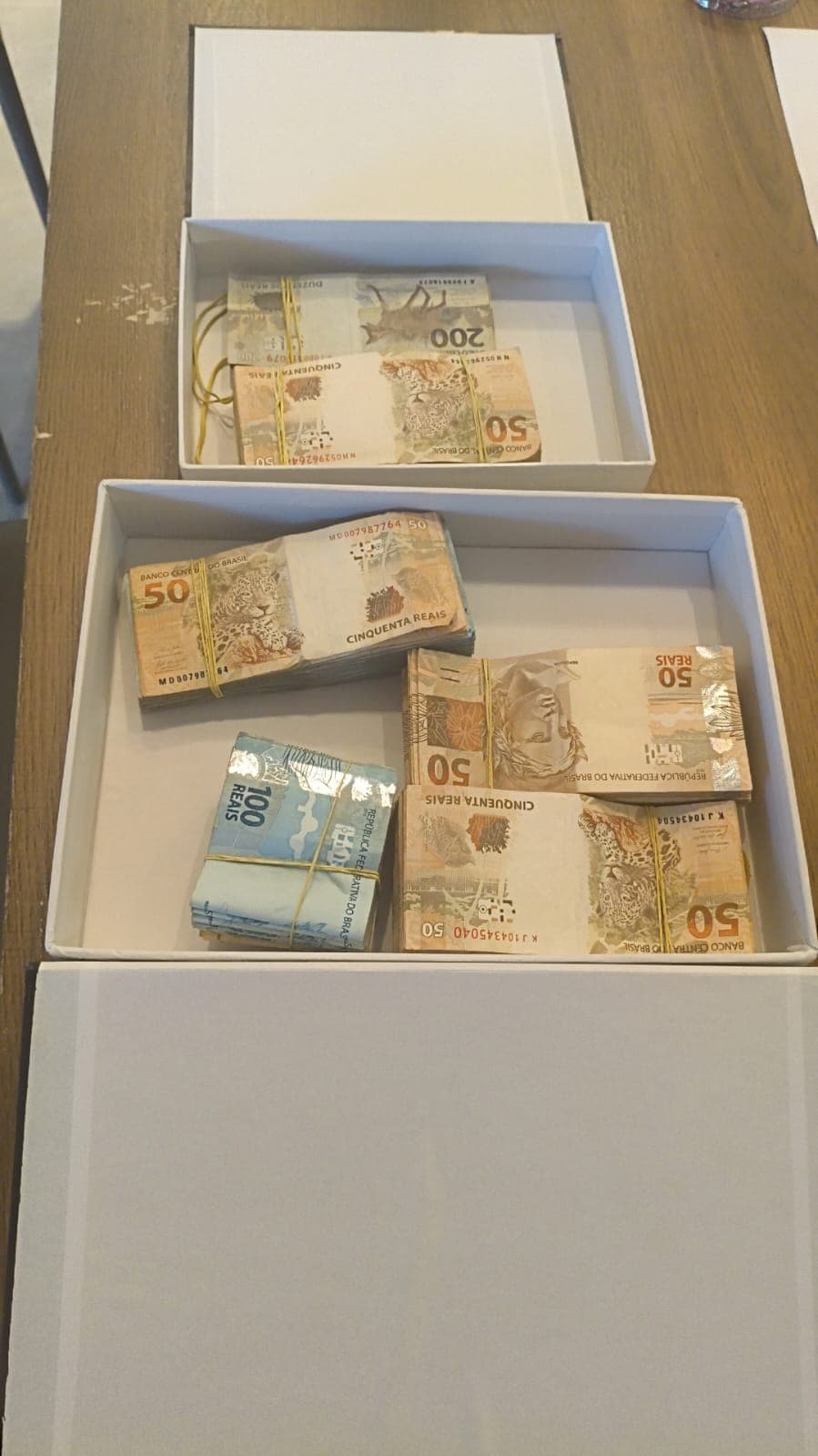 Operação Galho Fraco II: Polícia Federal encontra dinheiro escondido em livro falso