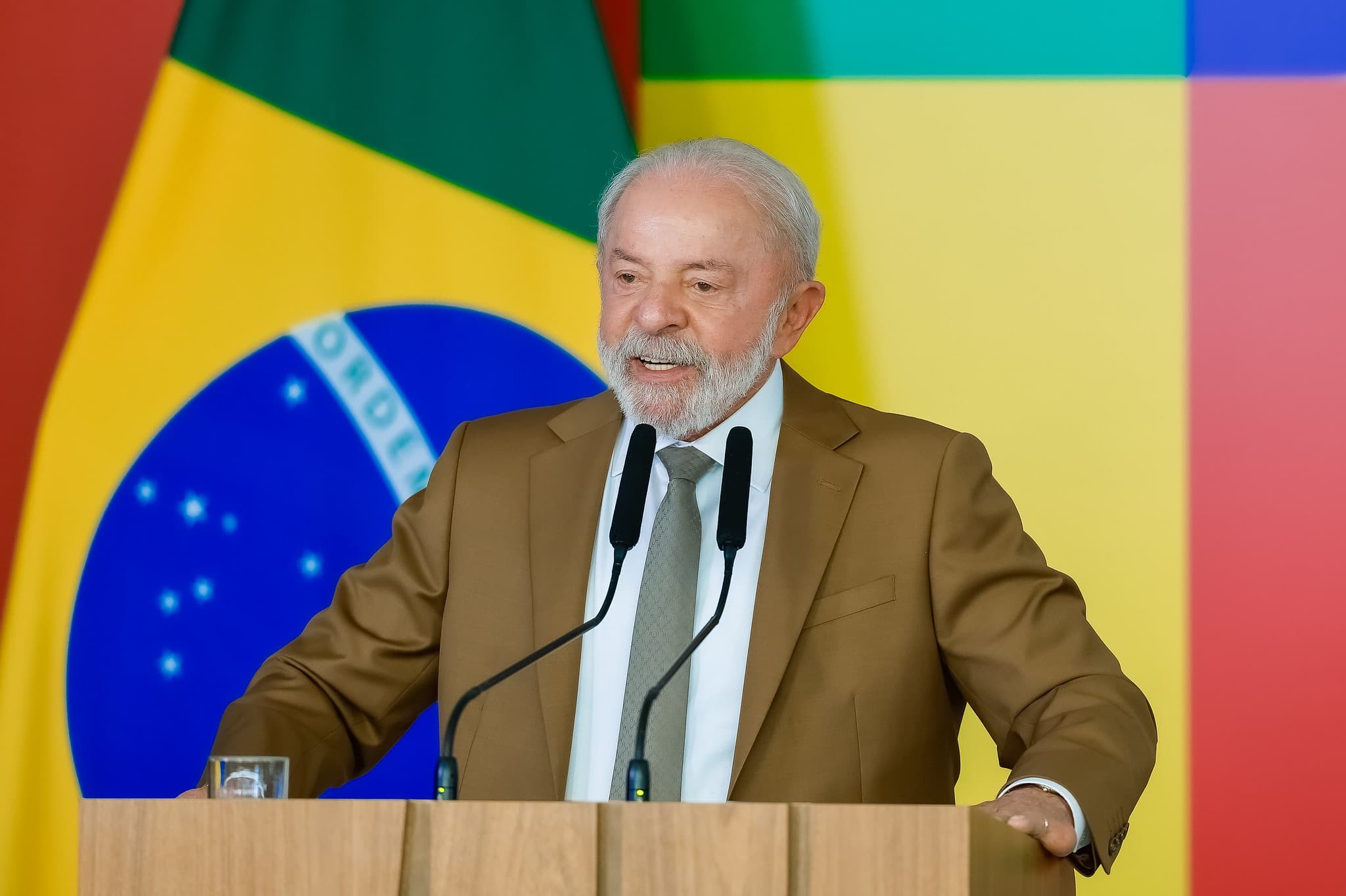 Lula determina investigação sobre alta abusiva no preço dos combustíveis