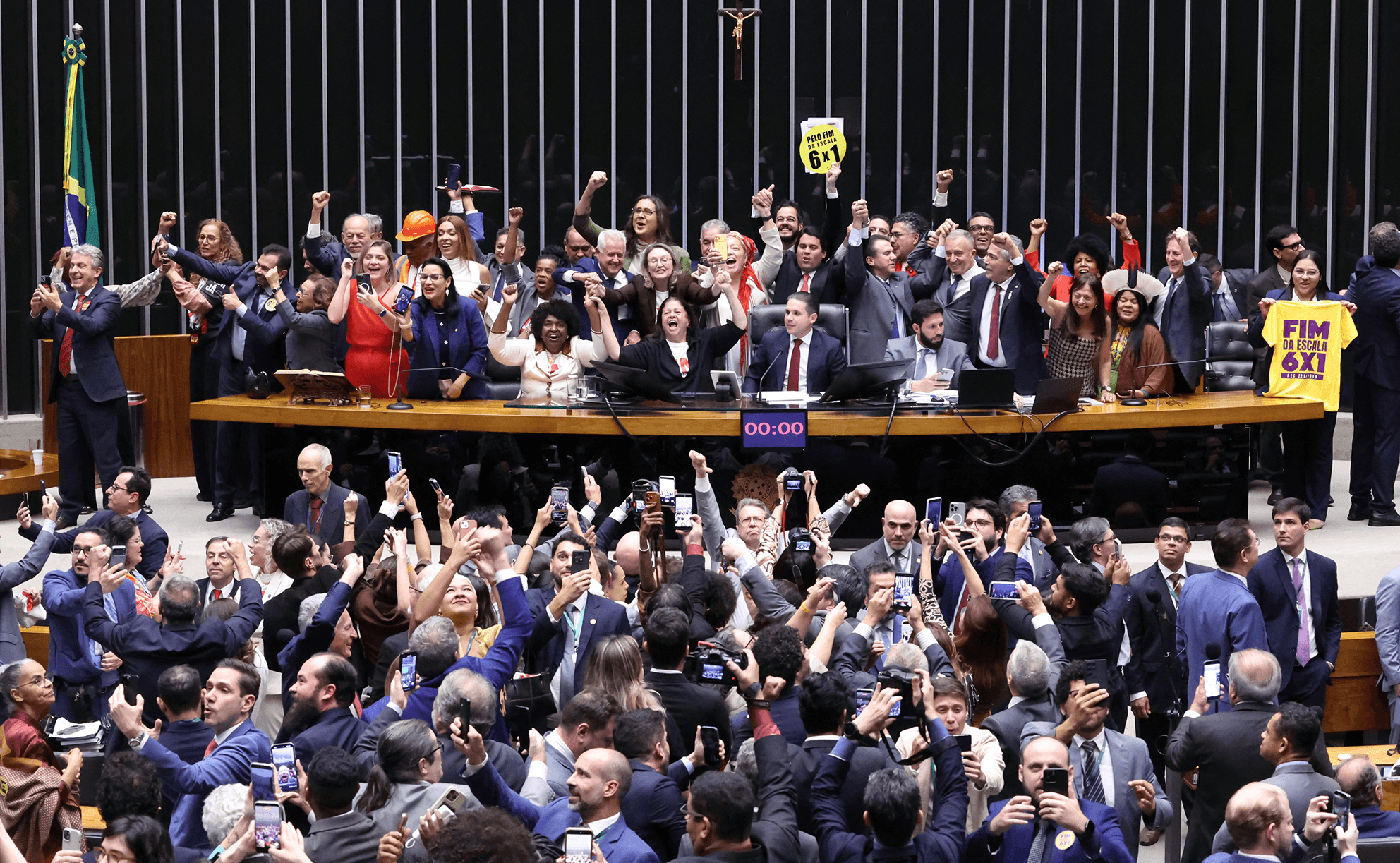 Câmara dos Deputados aprova PEC que estabelece fim da escala de trabalho 6x1
