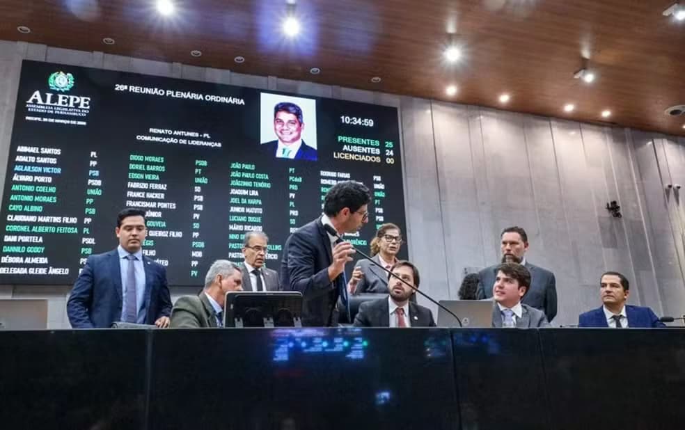 Confusão na Alepe: votação do orçamento termina em bate-boca e anulação
