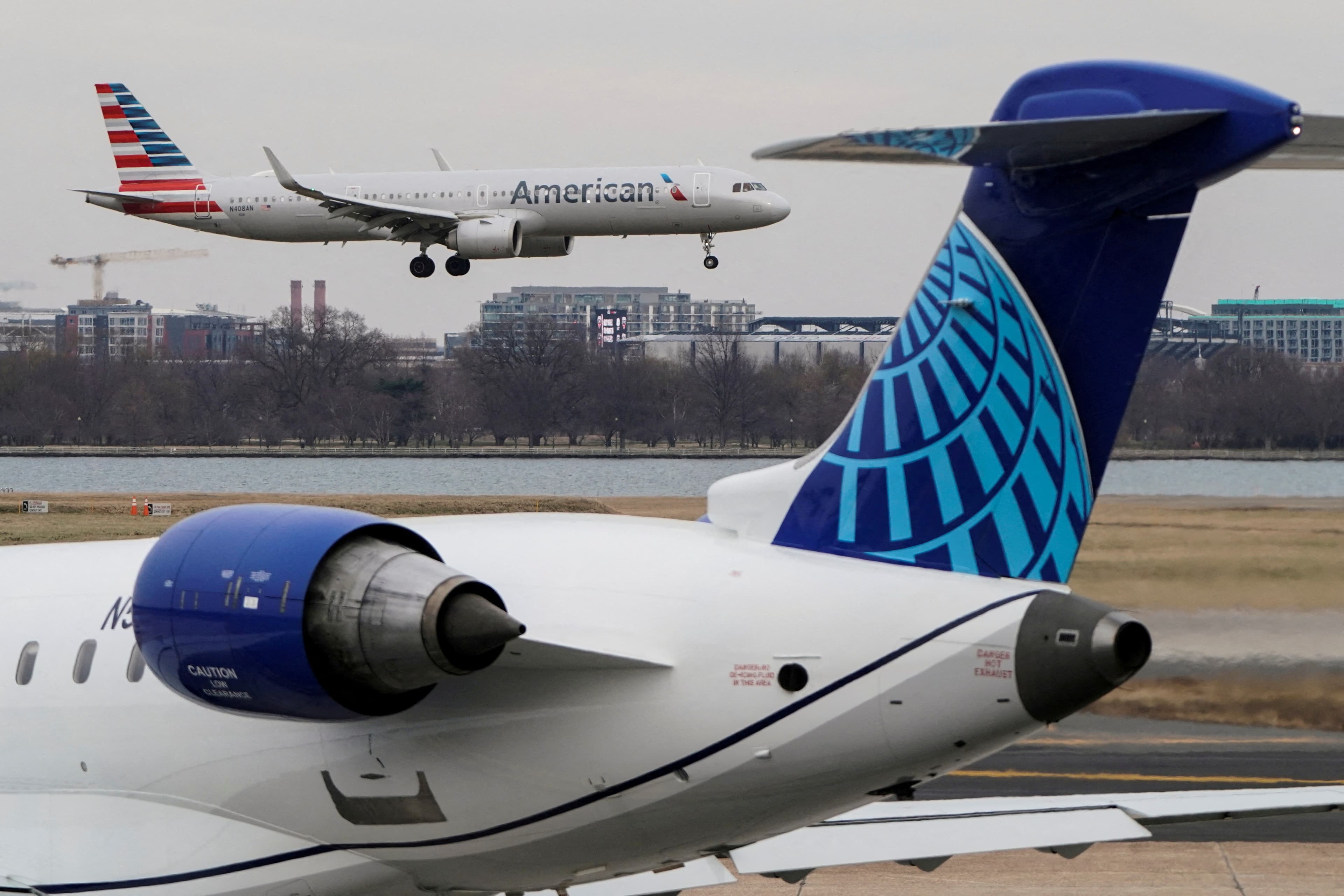 Proposta de Gigante Aéreo: CEO da United Sugere Fusão com American Airlines a Donald Trump