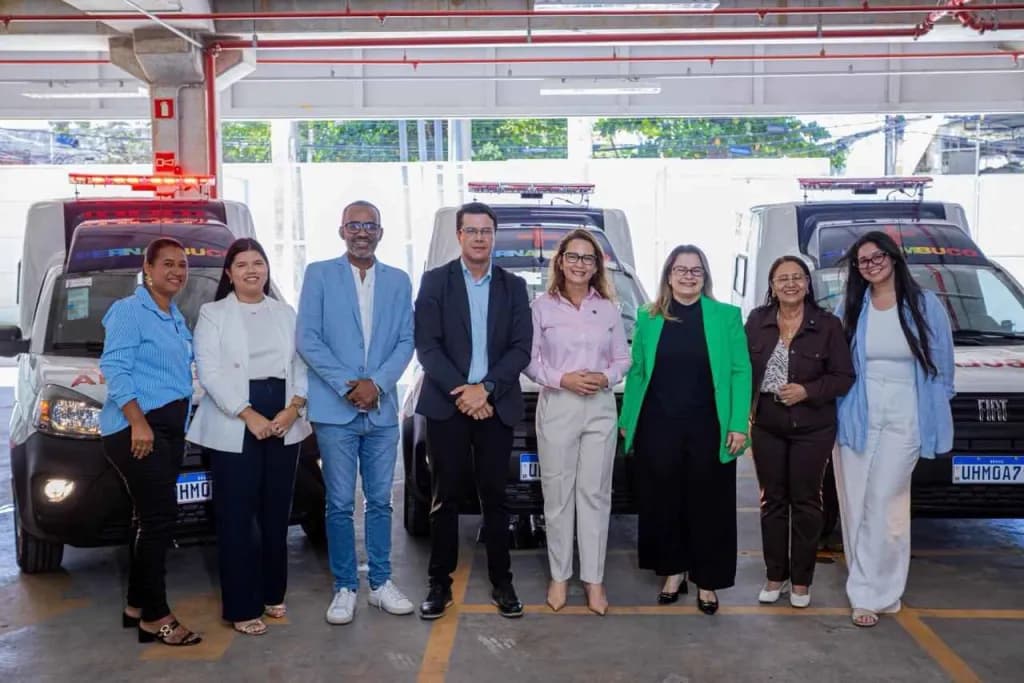 Seis municípios do Agreste recebem ambulâncias por meio de emendas da deputada Débora Almeida