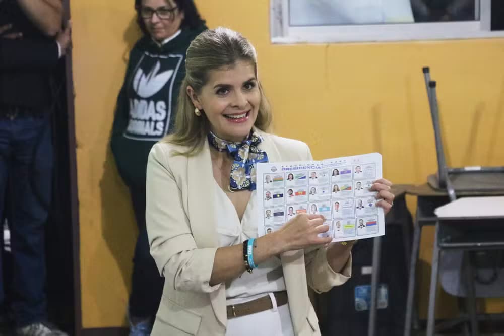 Laura Fernández lidera eleição presidencial na Costa Rica e pode vencer no primeiro turno