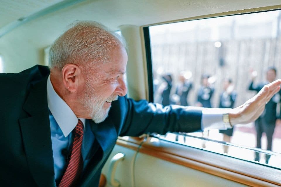 Após uma semana na Ásia e com acordos assinados, Lula volta ao Brasil
