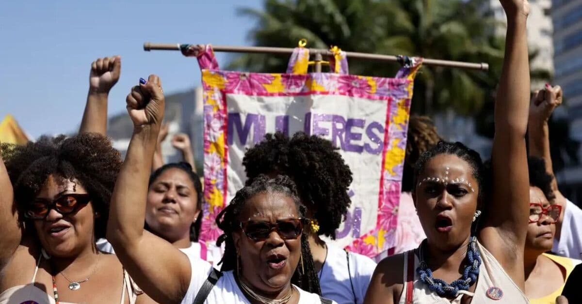 Desemprego entre mulheres é 44% maior que entre homens no Brasil