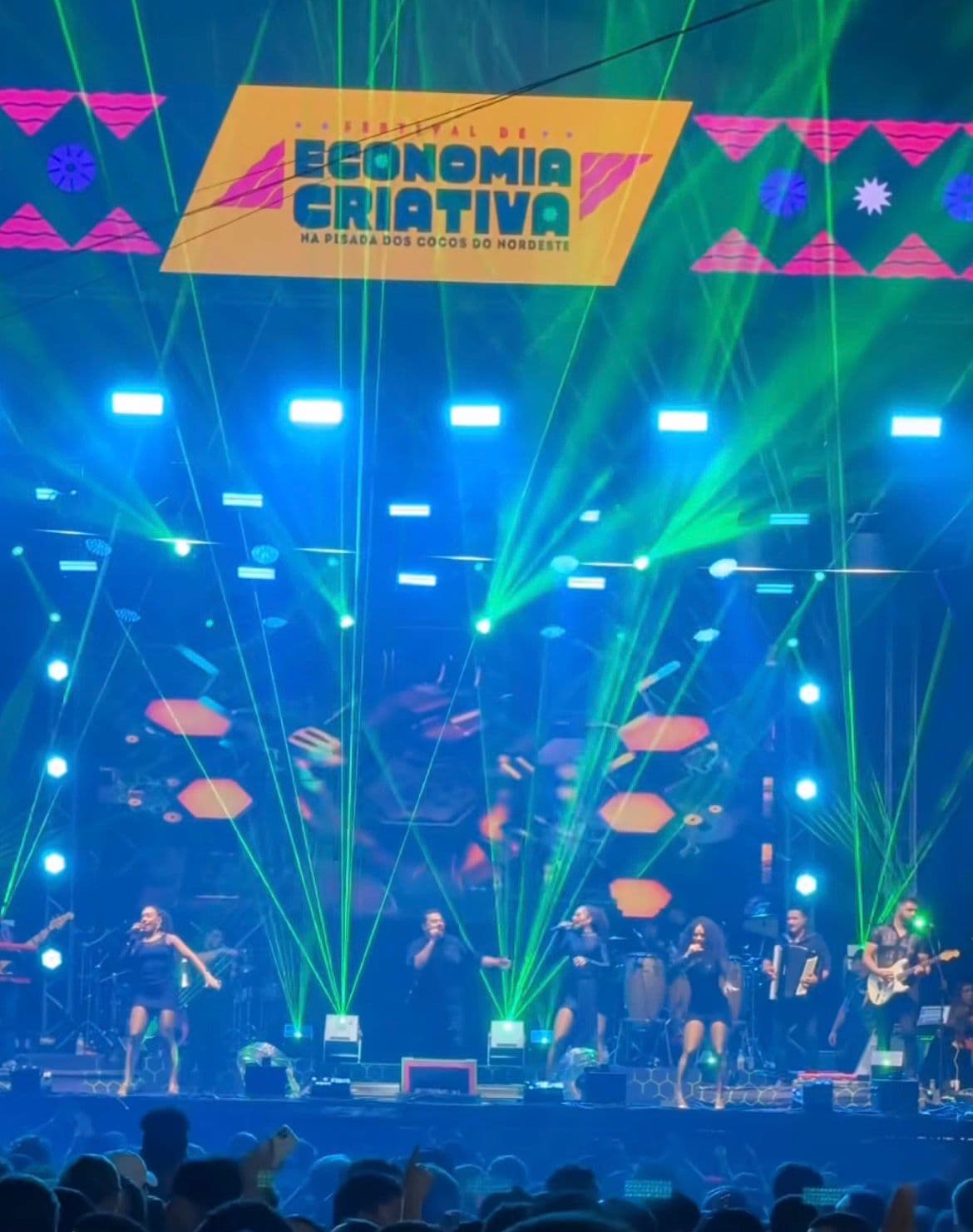 Festival “Na Pisada dos Cocos do Nordeste” encerra edição com multidão e show da Limão com Mel em Arcoverde