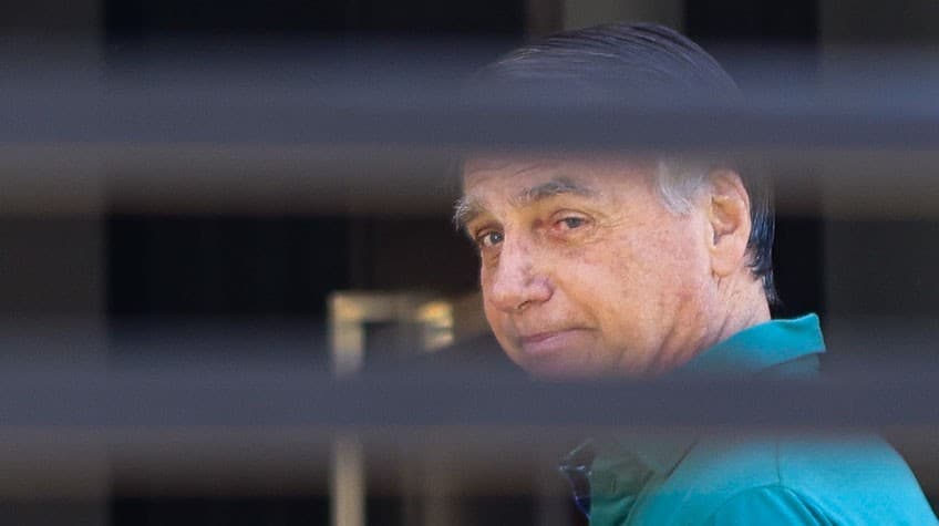 Investigação aponta que equipe de segurança inutilizou arma de Bolsonaro por precaução