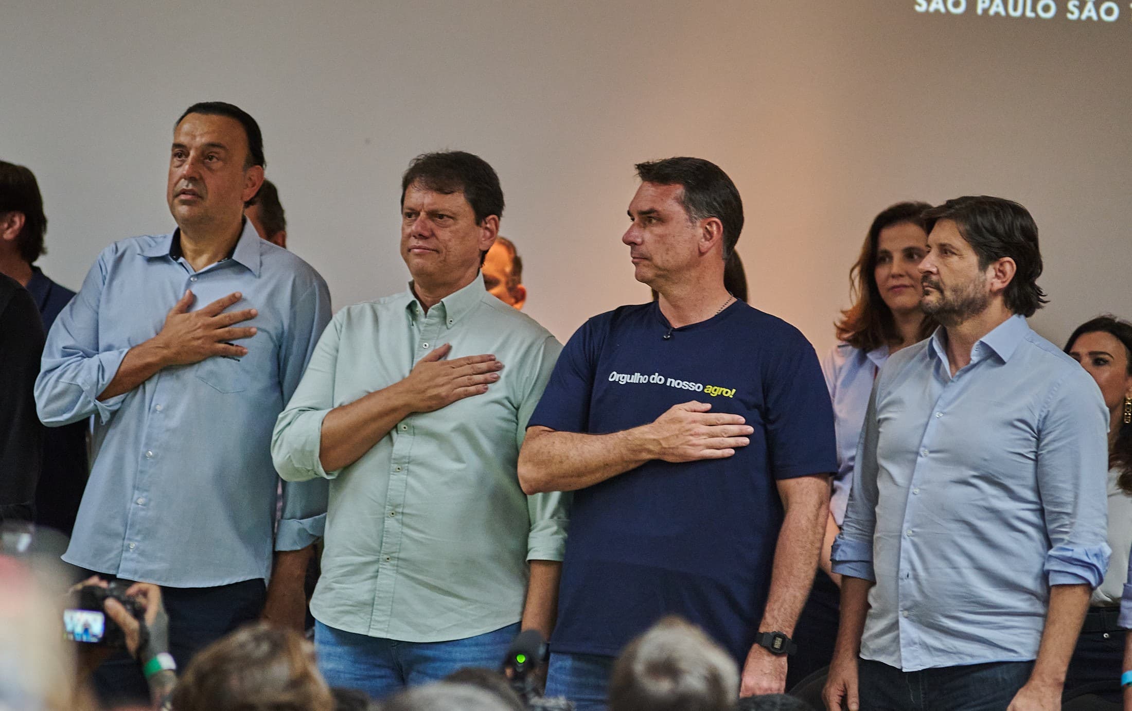 Flávio Bolsonaro sinaliza possível apoio a André do Prado para o Senado em 2026