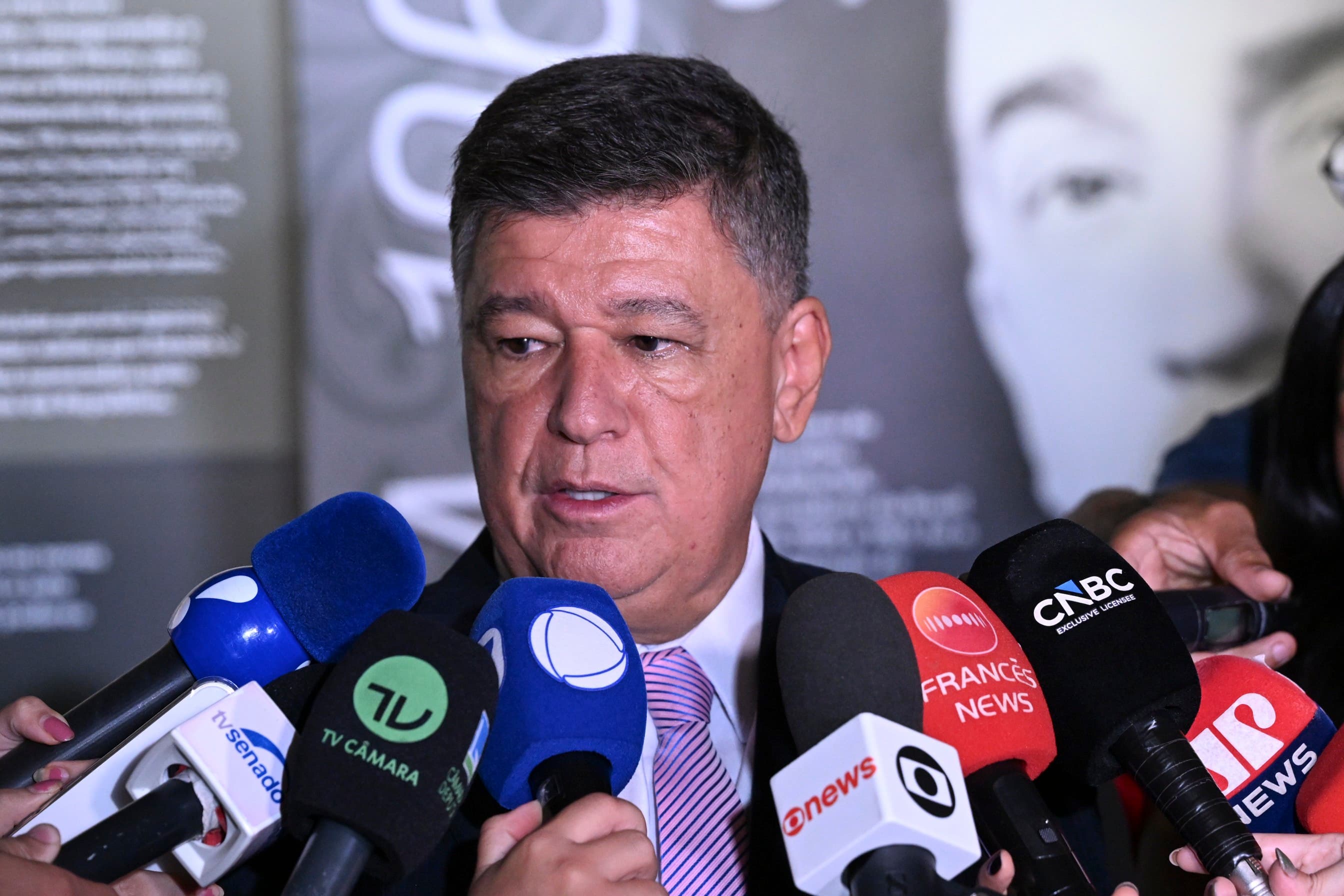 Presidente da CPMI do INSS solicita ao STF esclarecimentos sobre contato telefônico de banqueiro