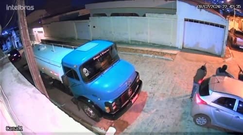 Trio dispara contra portão de residência em Pesqueira e foge após ataque