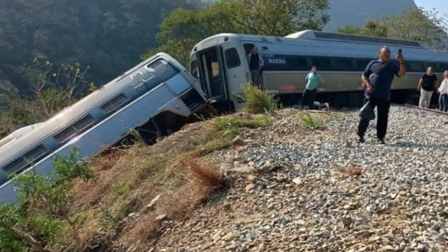 Descarrilamento de trem deixa ao menos 13 mortos e quase 100 feridos no México
