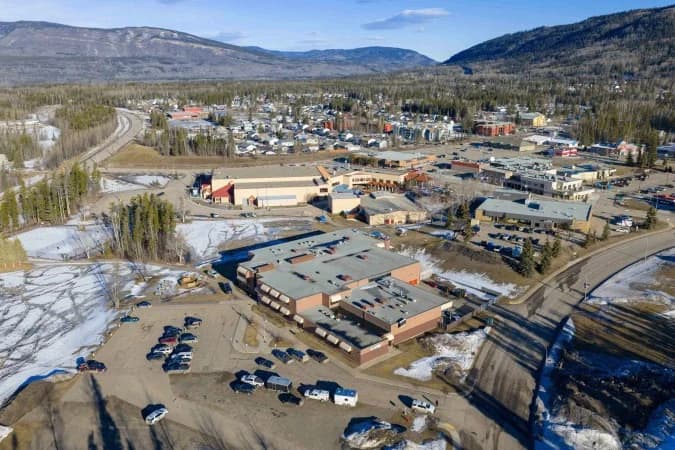 Canadá decreta luto após ataque a escola que deixou oito mortos em Tumbler Ridge