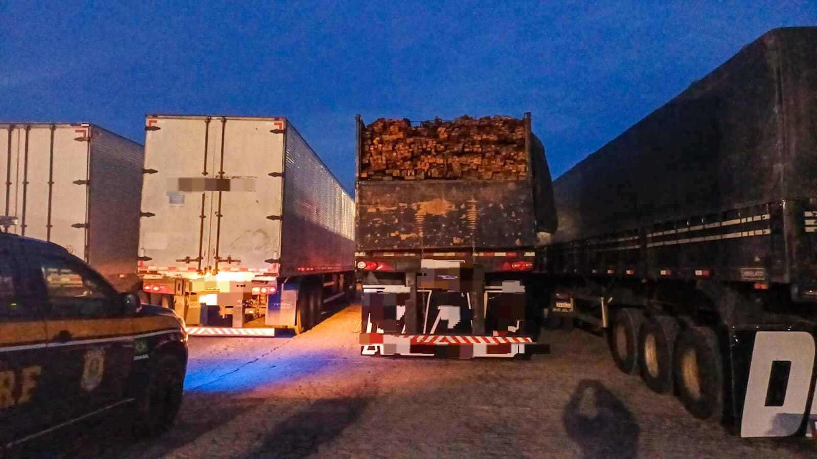 PRF intercepta carga de madeira ilegal avaliada em R$ 200 mil no Sertão pernambucano