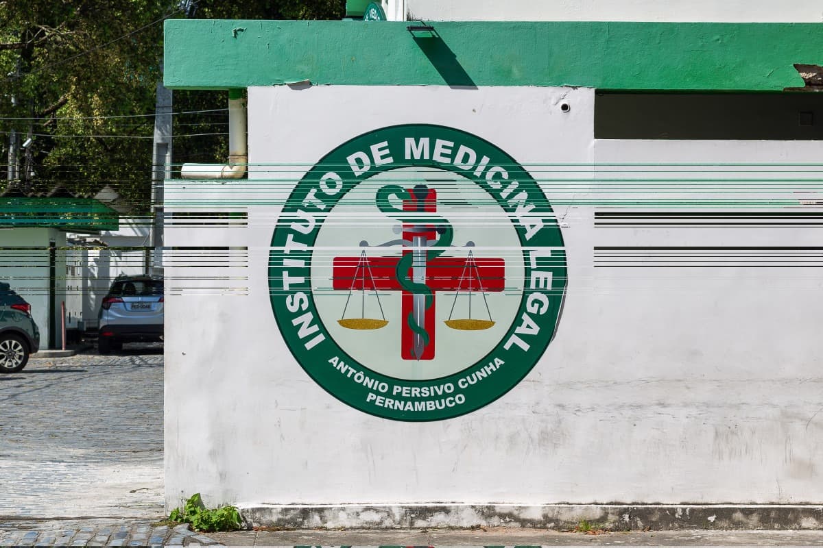 Menina de 1 ano e 11 meses morre após fogão tombar em residência em Olinda