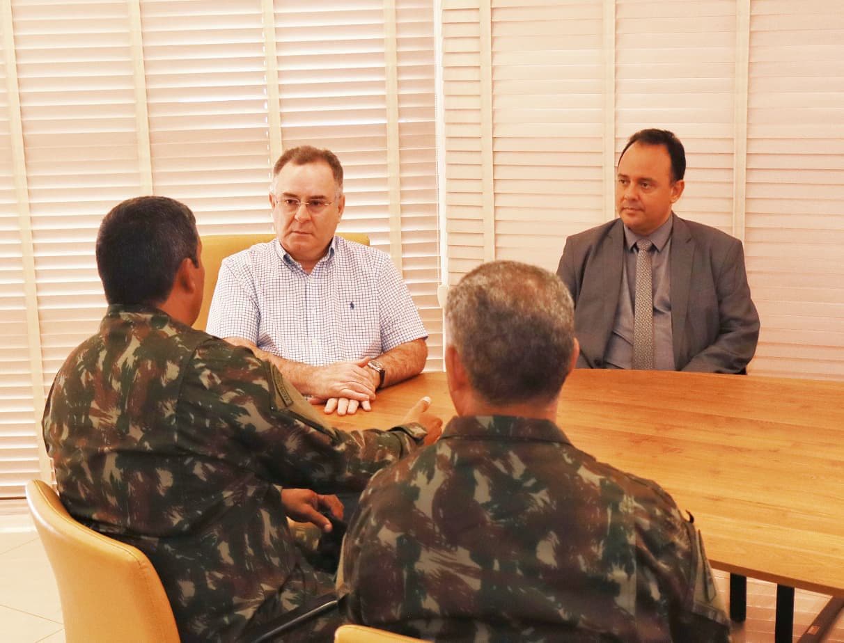 Prefeito de Arcoverde recebe novo comandante do Tiro de Guerra e destaca fortalecimento institucional
