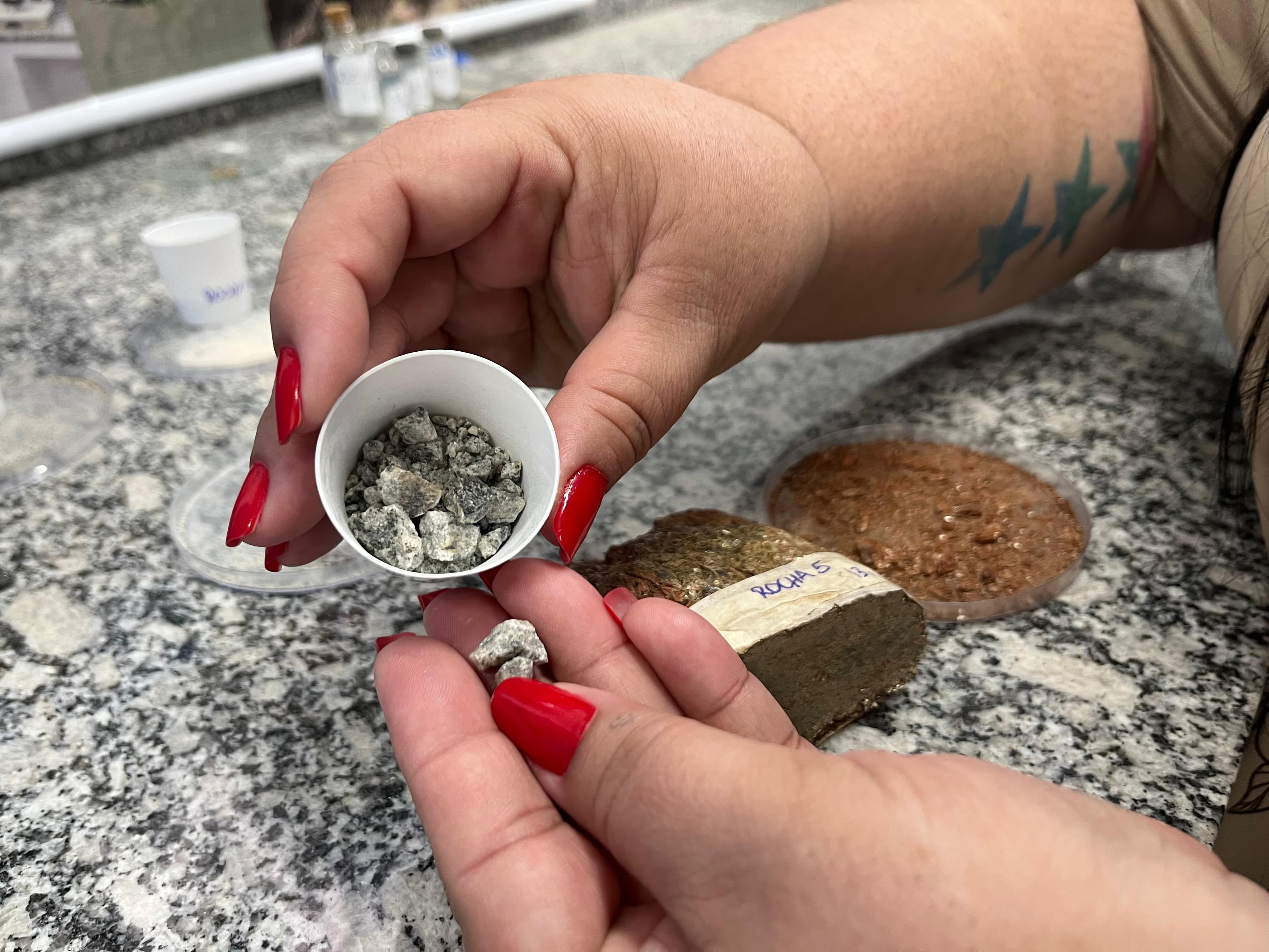 Câmara adia análise de projeto sobre minerais críticos e terras raras
