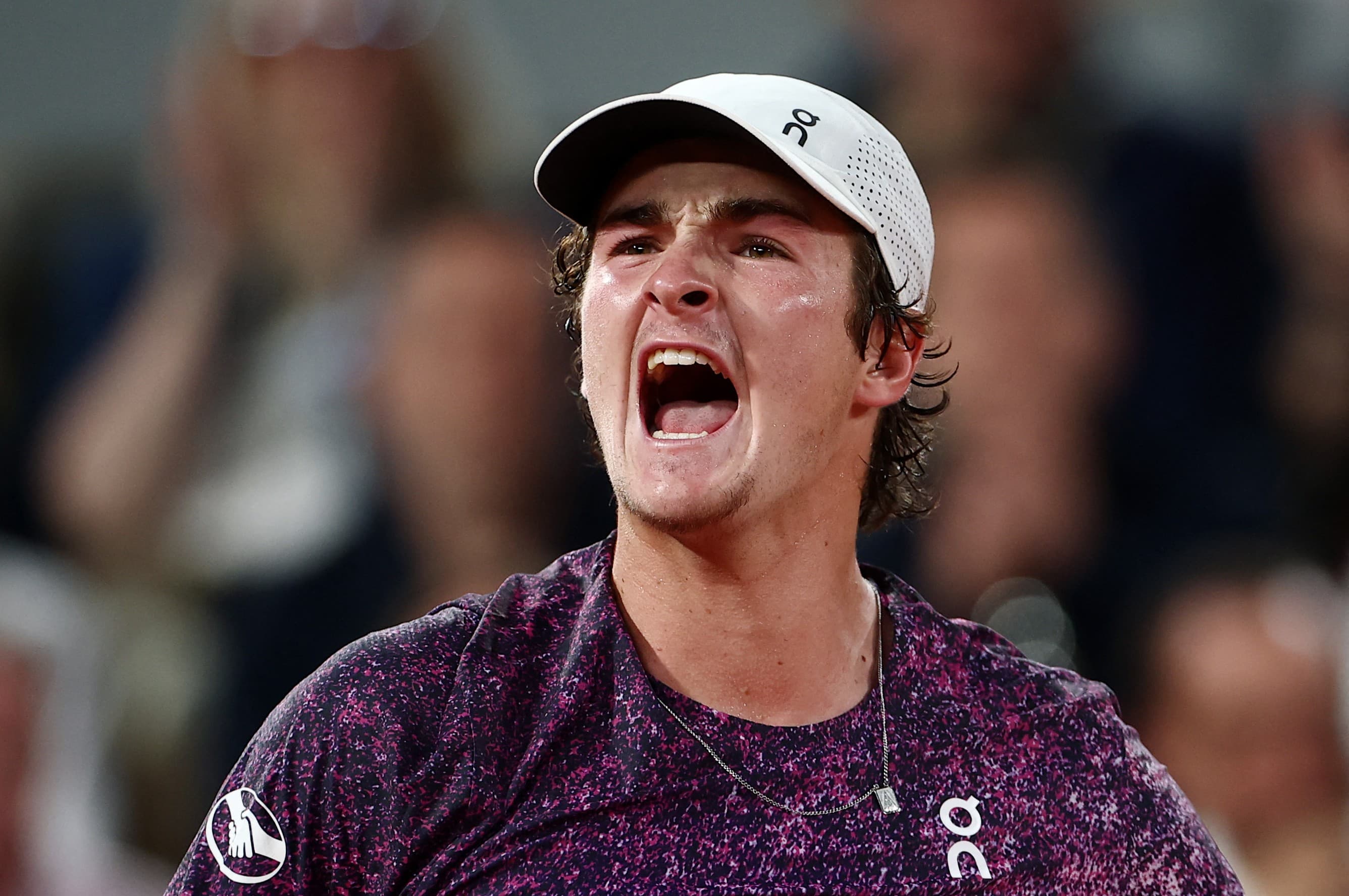 João Fonseca faz história em Roland Garros e avança às quartas de final