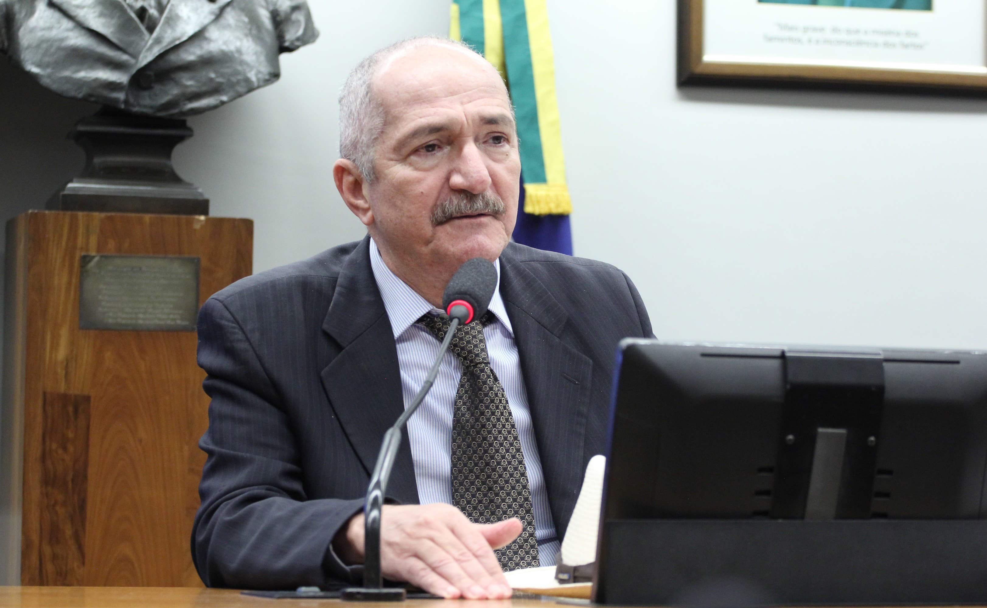 Democracia Cristã oficializa expulsão de Aldo Rebelo e articula candidatura de Joaquim Barbosa