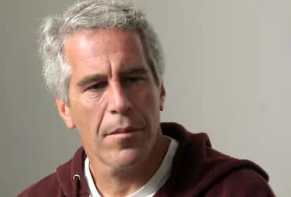 Mensagens atribuídas a Epstein e Bannon elogiam Jair Bolsonaro durante eleição de 2018