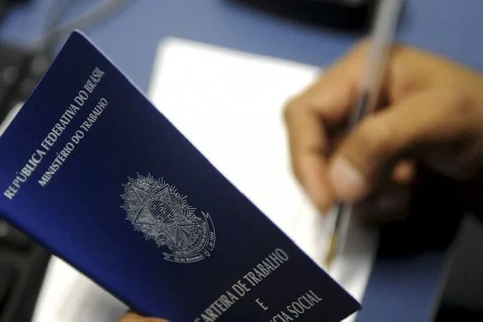 Brasil registra recorde de demissões voluntárias em 2025